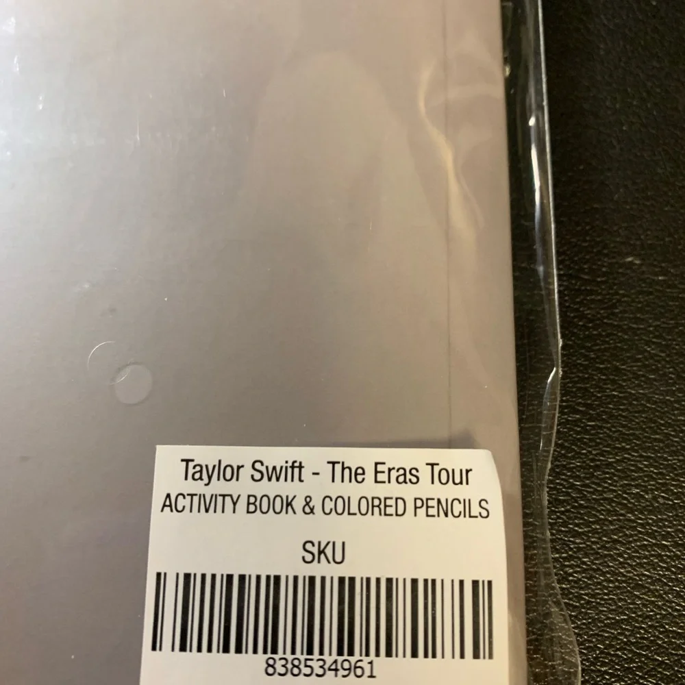 TAYLOR SWIFT THE ERAS TOUR ACTIVITY BOOK AND COLORED PENCILS NEW RARE SEALED
